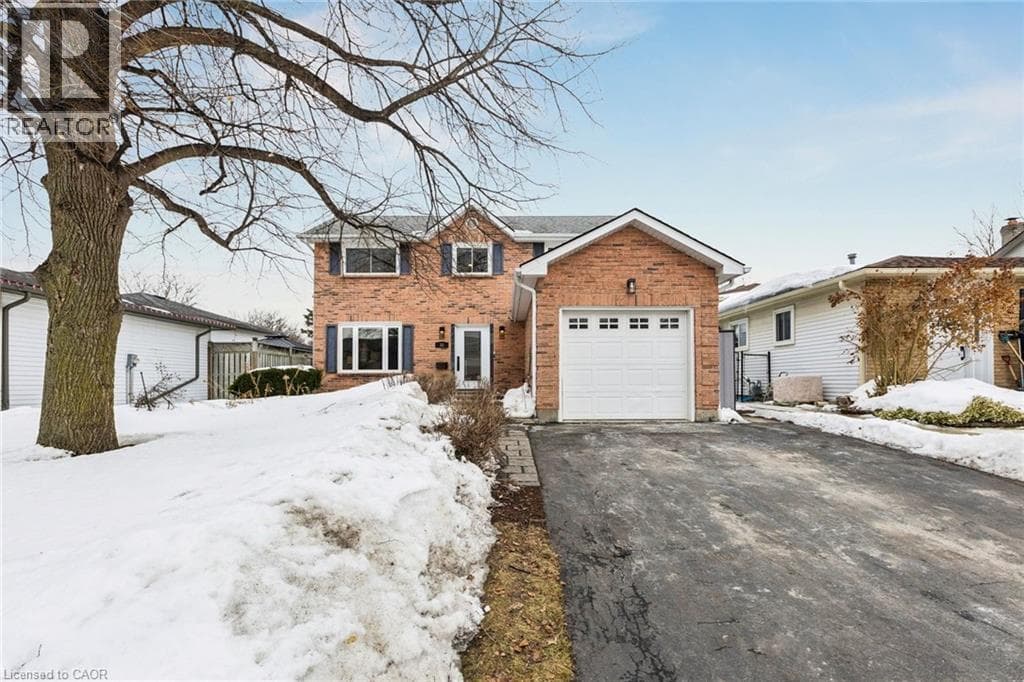 31 CEDAR CREST Street, Kitchener, Ontario N2N1Y4