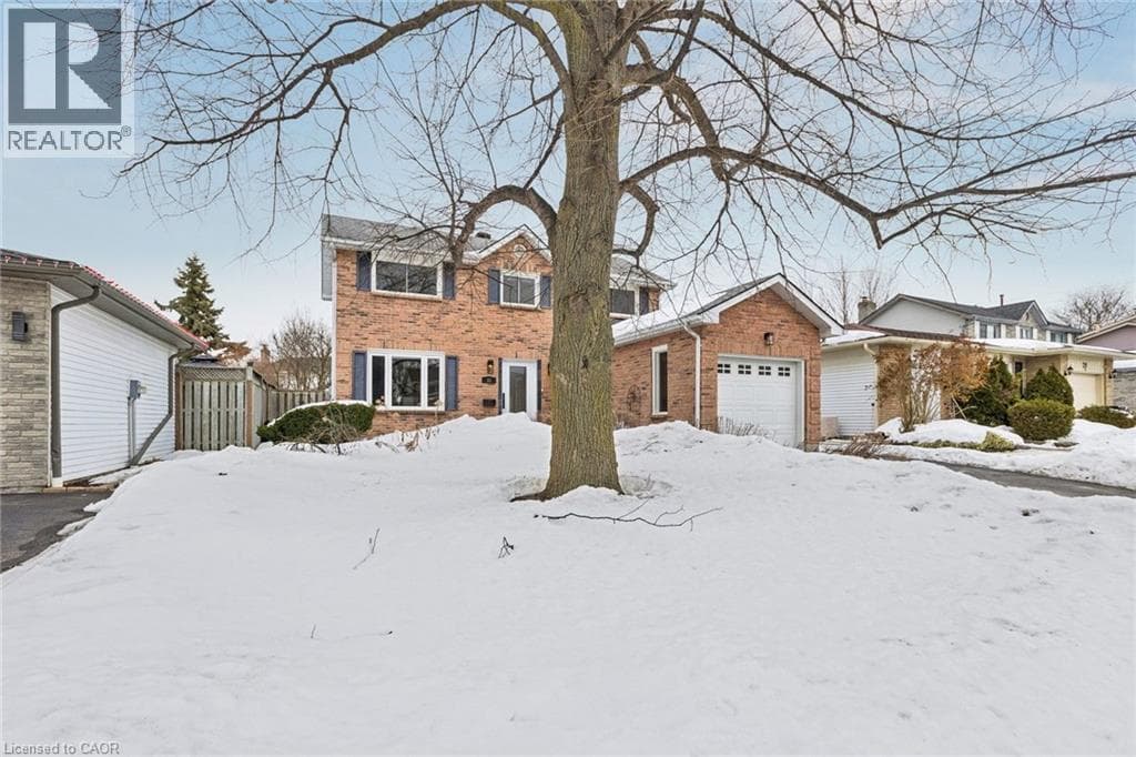 31 CEDAR CREST Street, Kitchener, Ontario N2N1Y4 - Photo 2