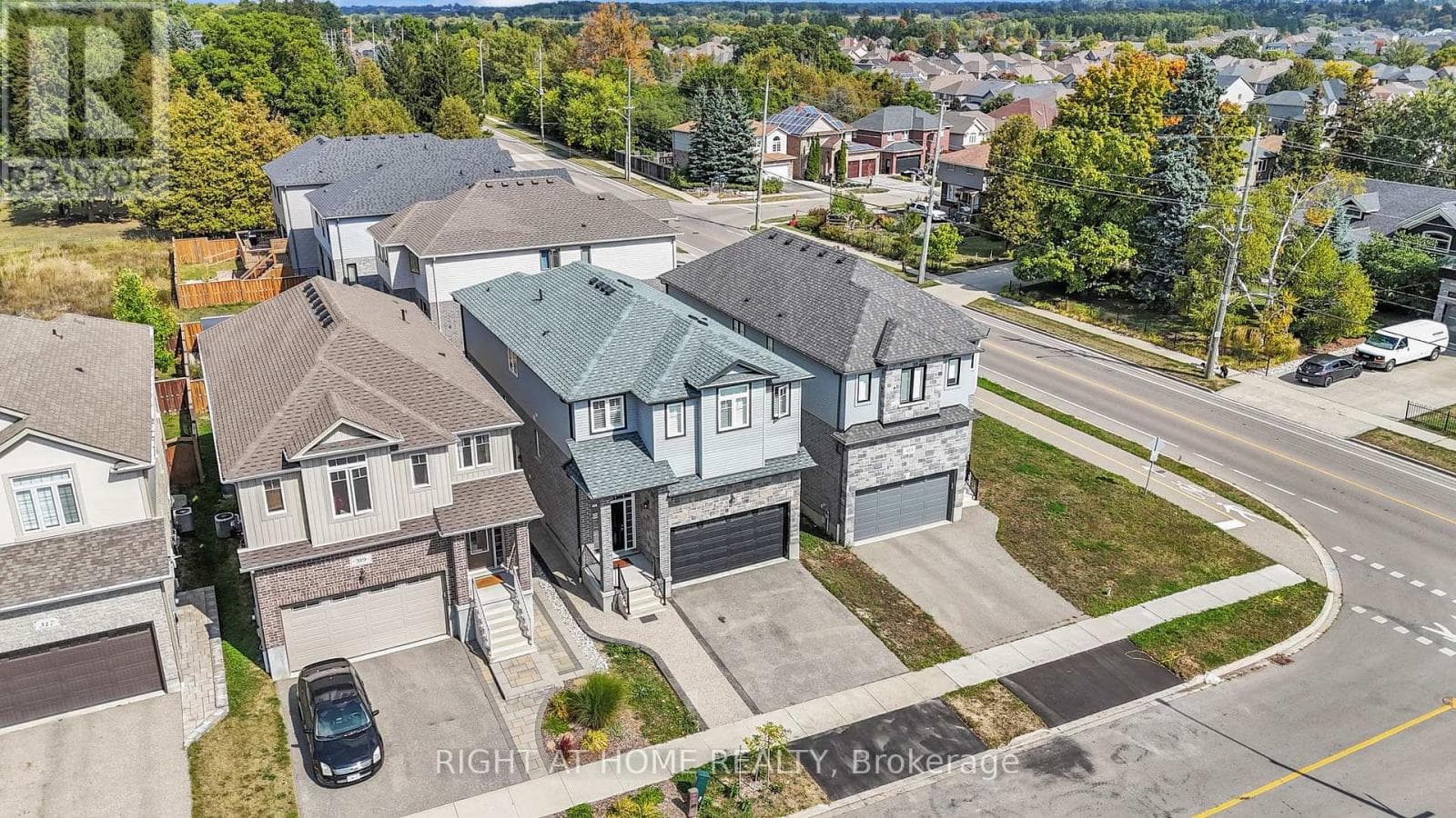 321 Carriage Way, Waterloo, Ontario N2K0C2 - Photo 2