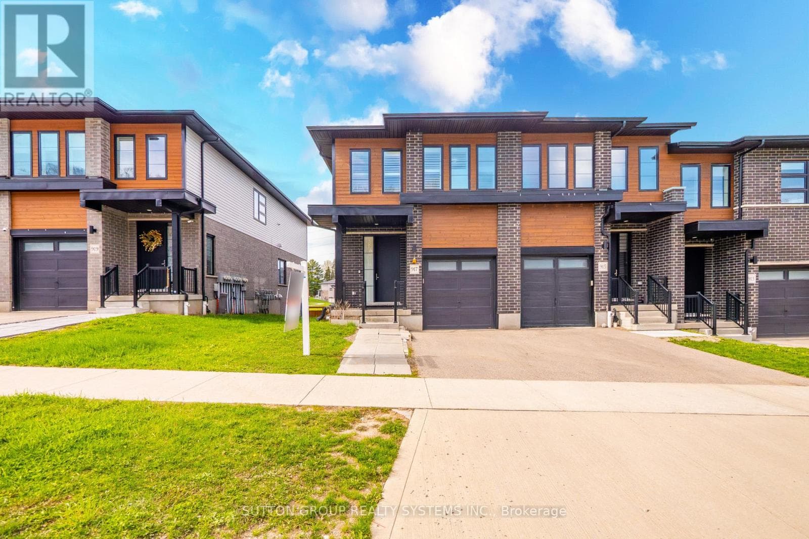 917 Robert Ferrie Drive, Kitchener, Ontario N2R0P2 - Photo 1