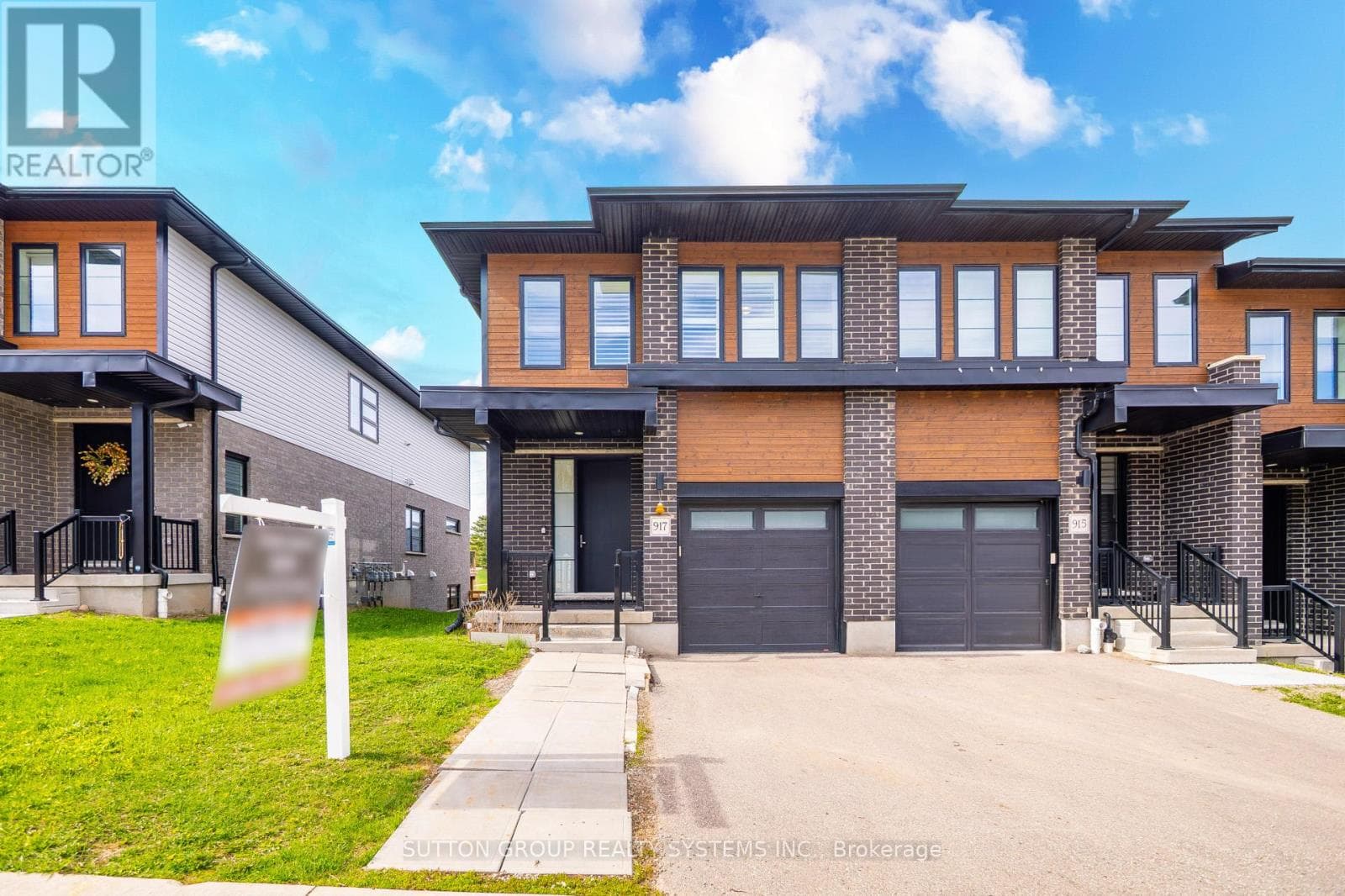 917 Robert Ferrie Drive, Kitchener, Ontario N2R0P2 - Photo 2