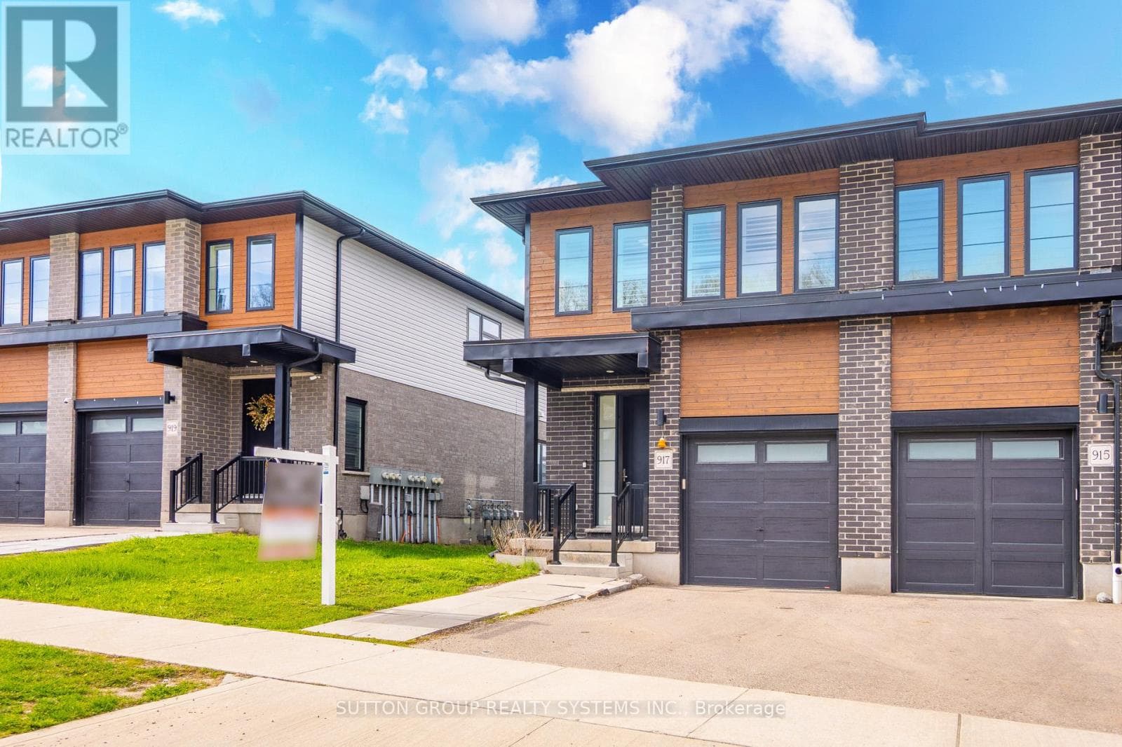 917 Robert Ferrie Drive, Kitchener, Ontario N2R0P2 - Photo 3