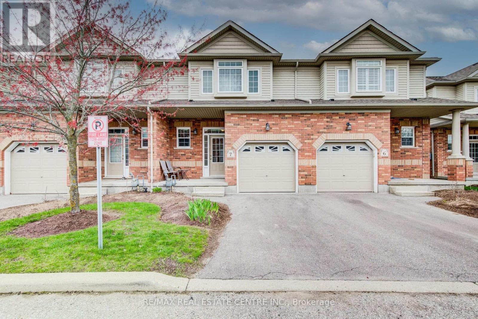 330 Dearborn Boulevard Unit 7, Waterloo, Ontario N2J4Y9 - Photo 2