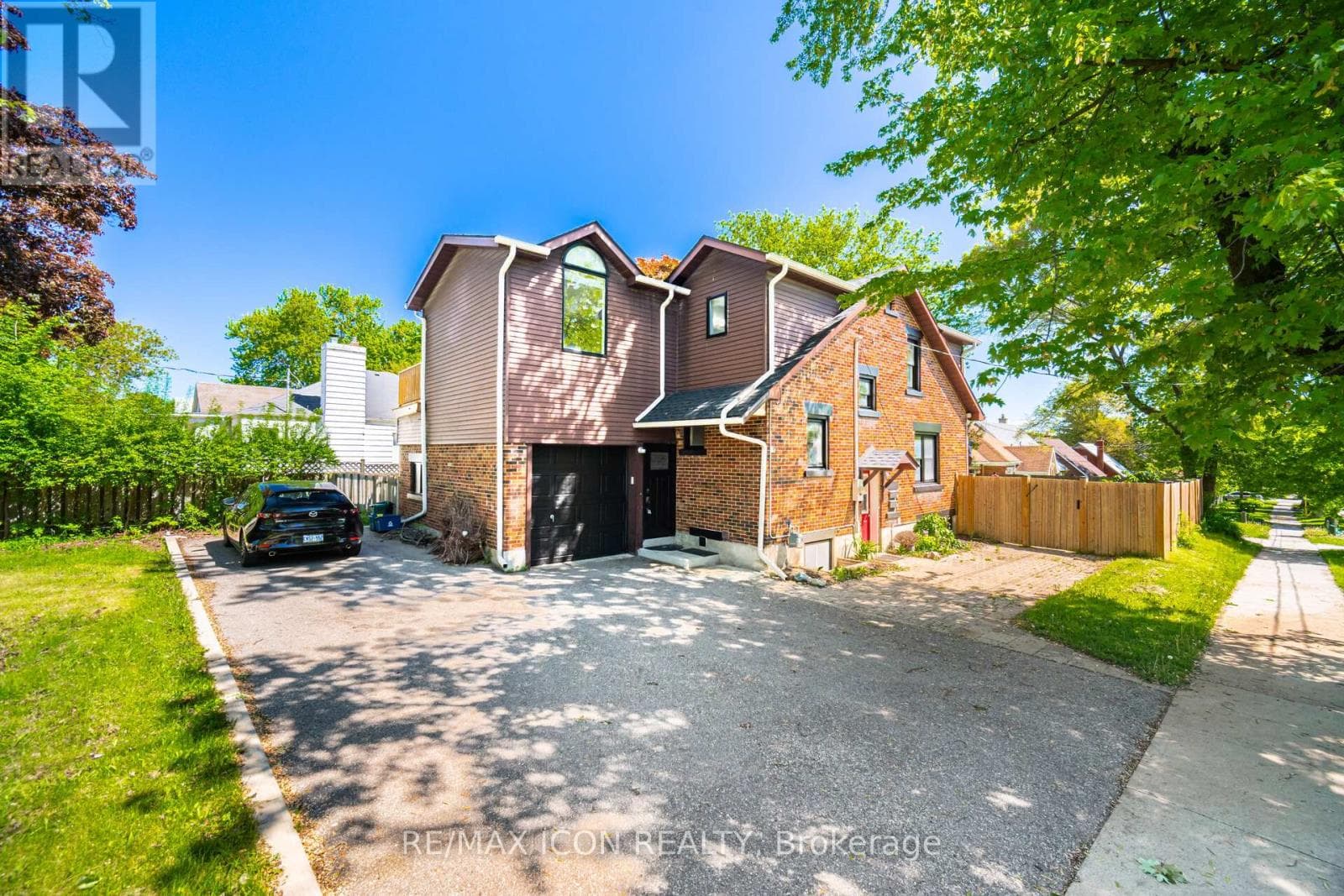64 Sheldon Avenue, Kitchener, Ontario N2H3M4