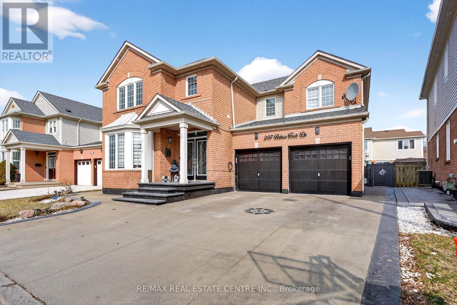 207 Arthur Fach Drive, Cambridge, Ontario N1T2G2 - Photo 2