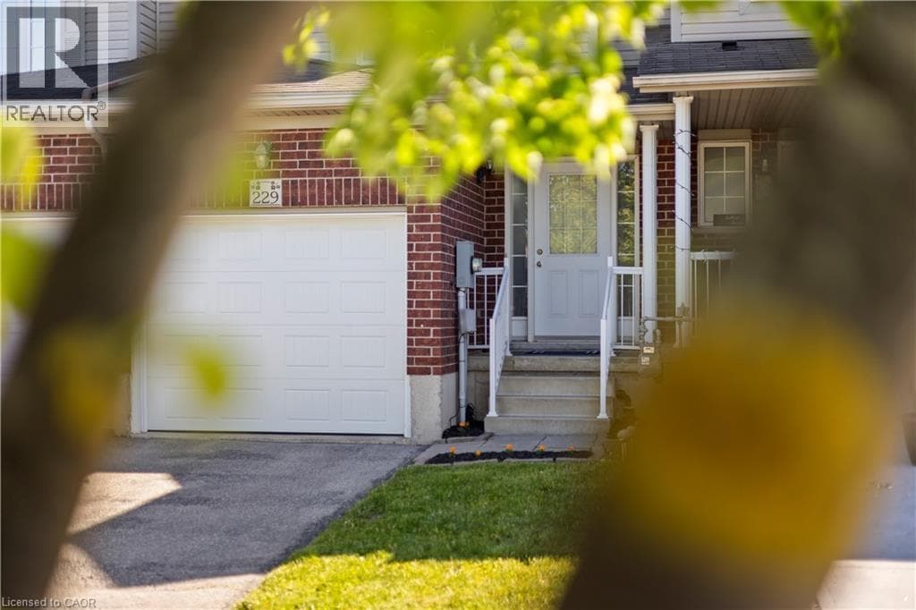229 PARKVALE Drive, Kitchener, Ontario N2R1Y8 - Photo 3