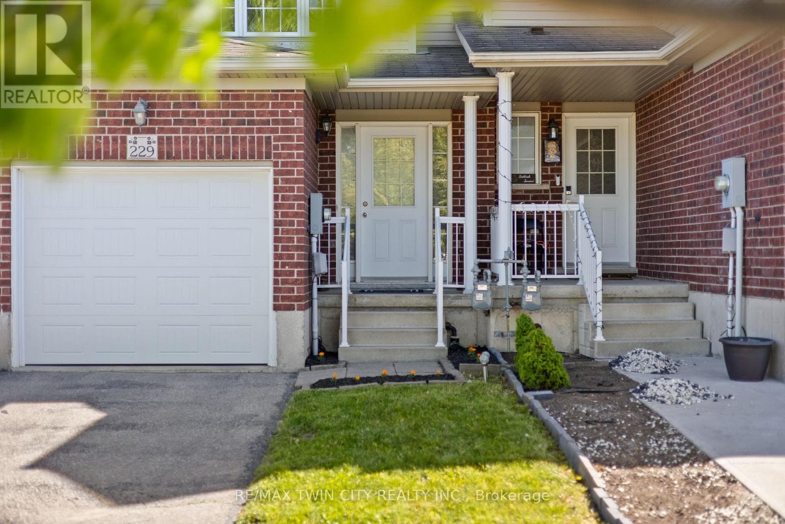 229 Parkvale Drive, Kitchener, Ontario N2R1Y8 - Photo 2