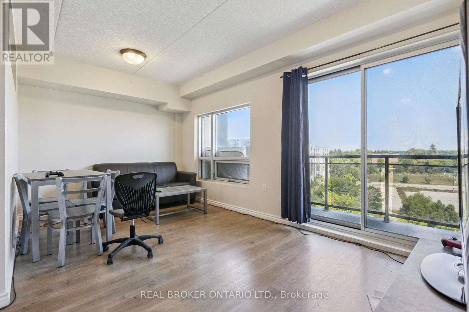275 Larch Street Unit G607, Waterloo, Ontario N2L3R2 - Photo 2