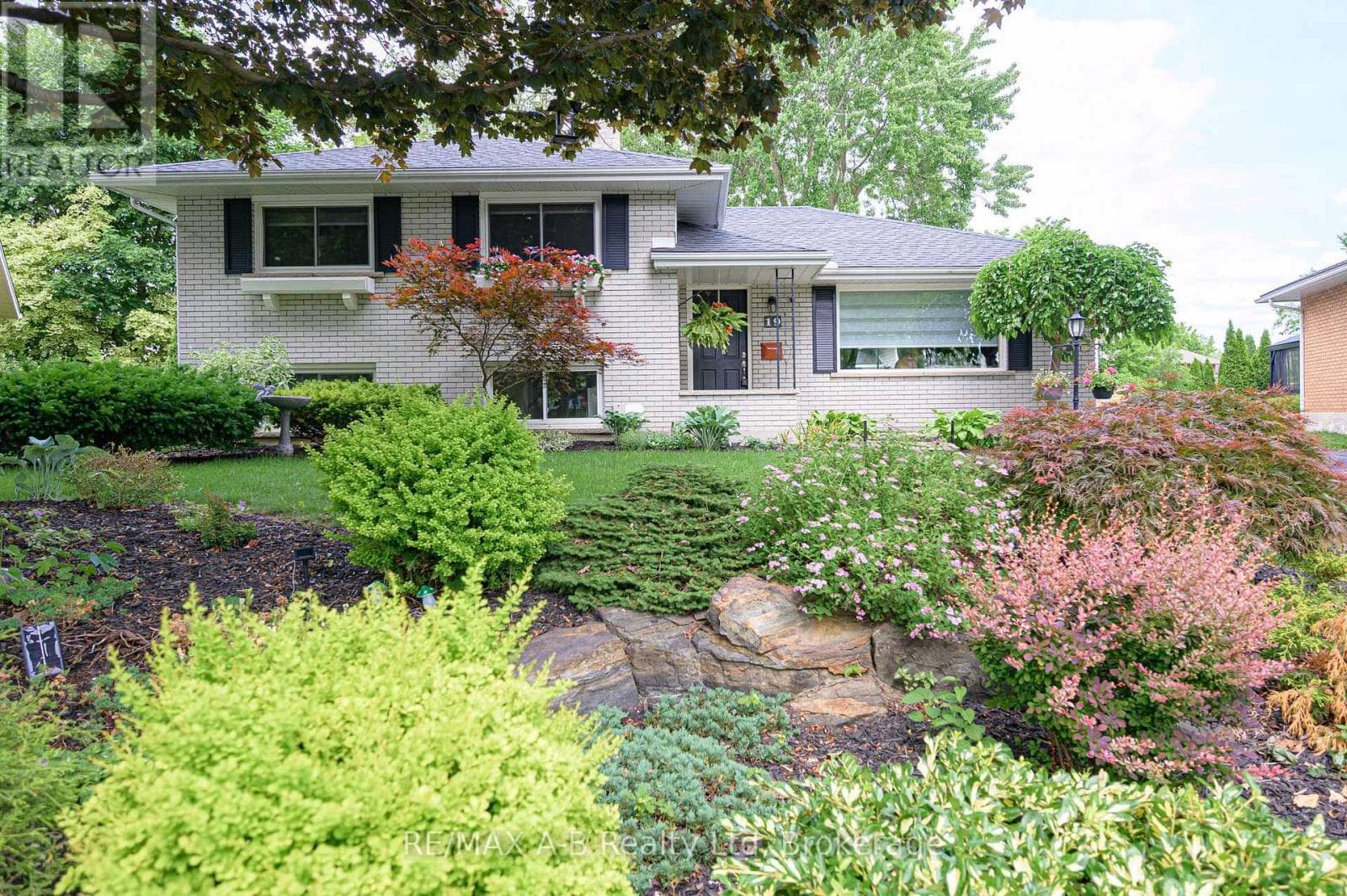 19 Linton Place, Kitchener, Ontario N2B2K1