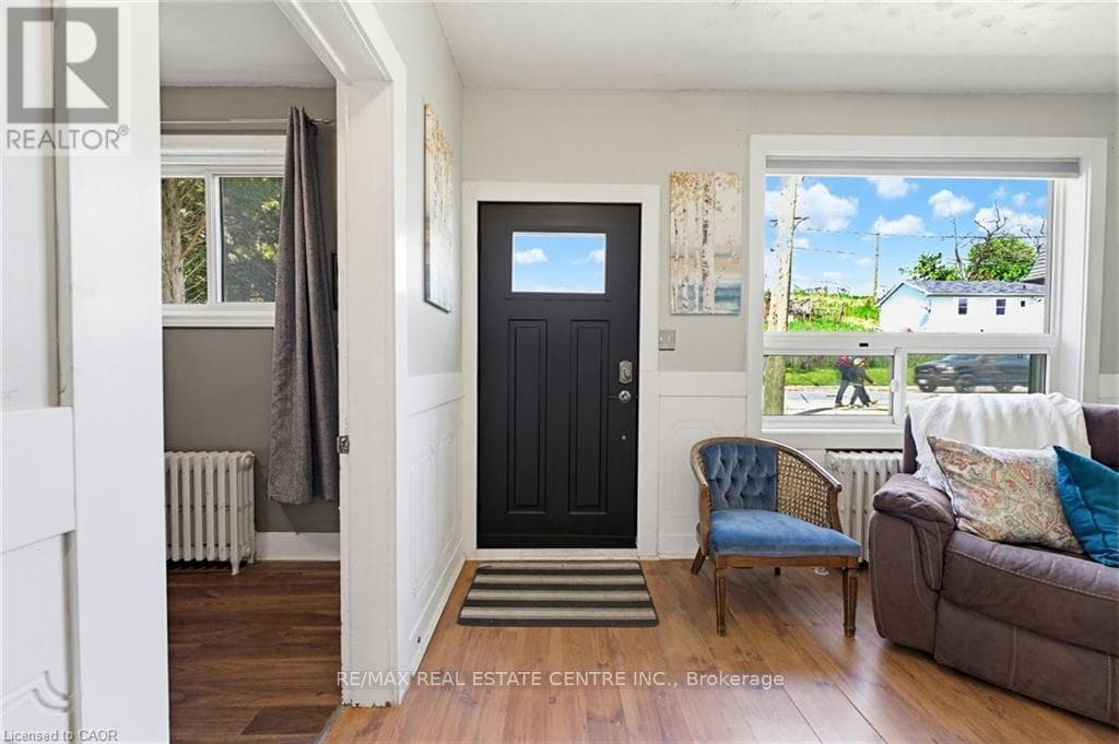 25 Beverly Street, Cambridge, Ontario N1R3Z4 - Photo 2