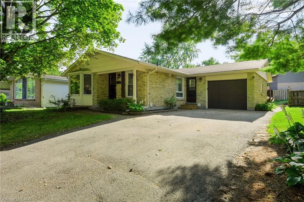 95 UNDERHILL Crescent, Kitchener, Ontario N2A2S7 - Photo 2
