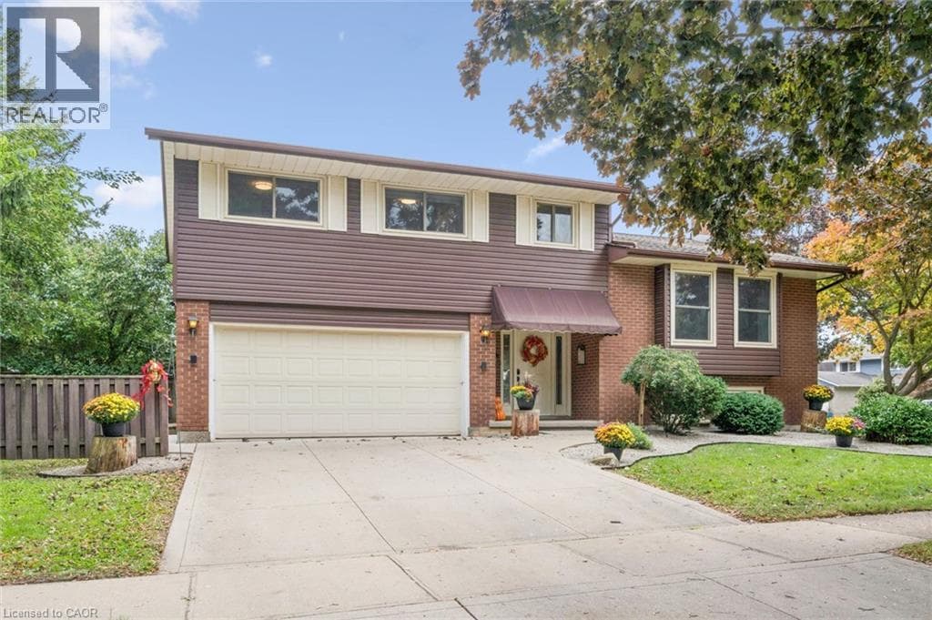 21 COLEBROOK Court, Kitchener, Ontario N2E1Y8 - Photo 2