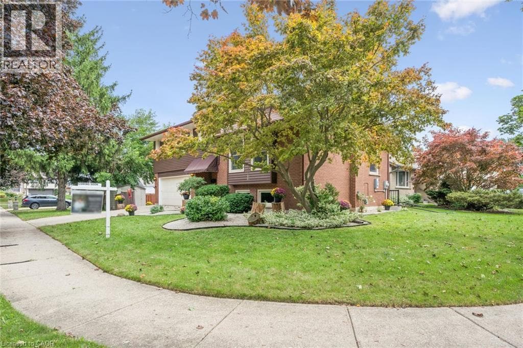 21 COLEBROOK Court, Kitchener, Ontario N2E1Y8 - Photo 3