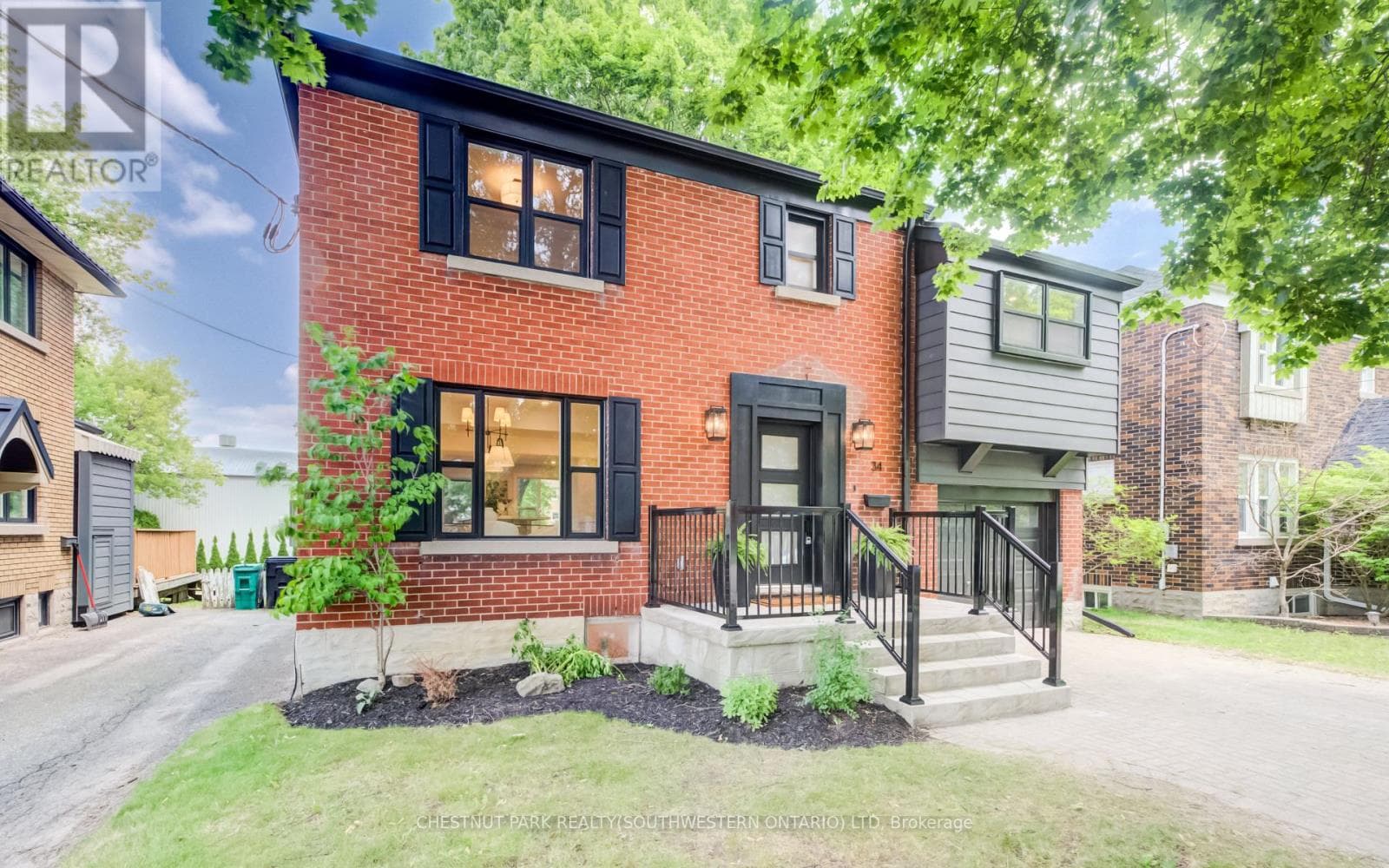 34 Moore Avenue, Waterloo, Ontario N2J3E5