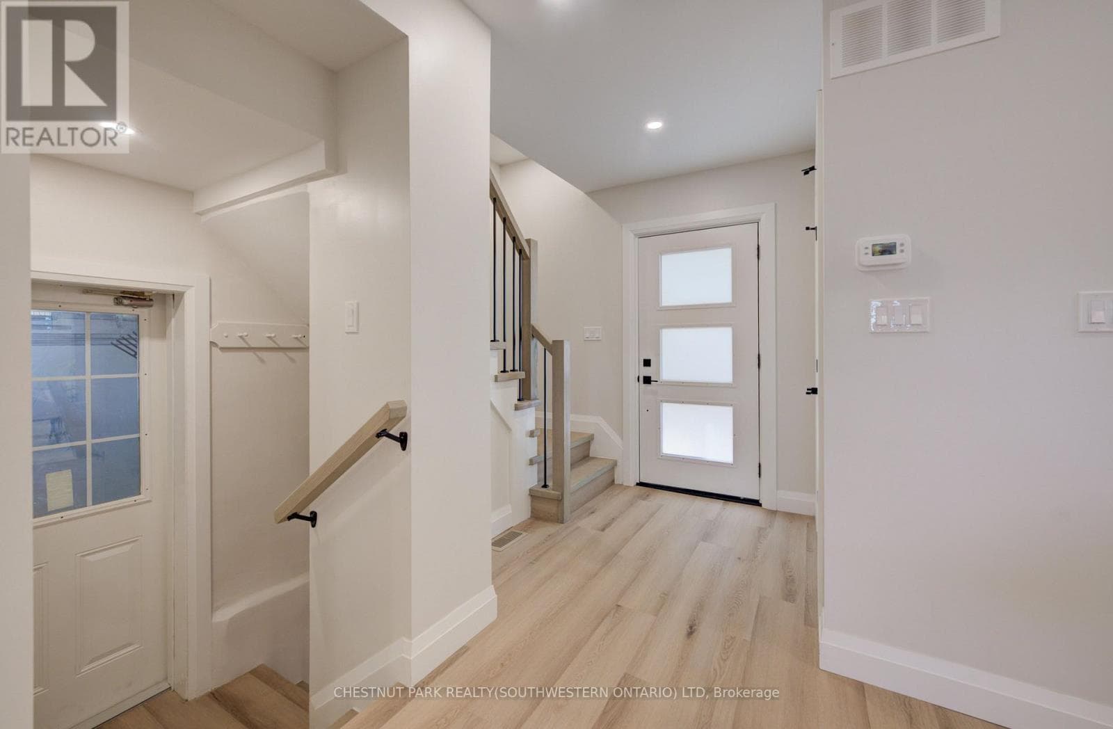 34 Moore Avenue, Waterloo, Ontario N2J3E5 - Photo 2