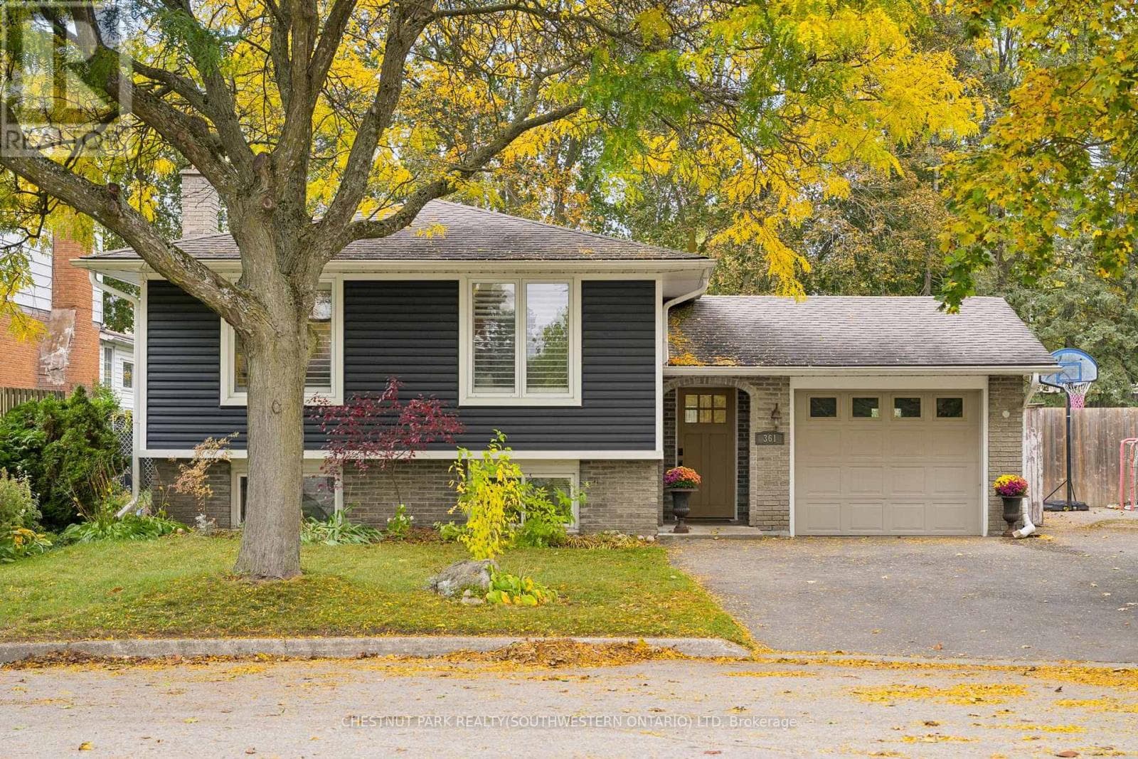 361 Lee Circle, Waterloo, Ontario N2K2L8 - Photo 3