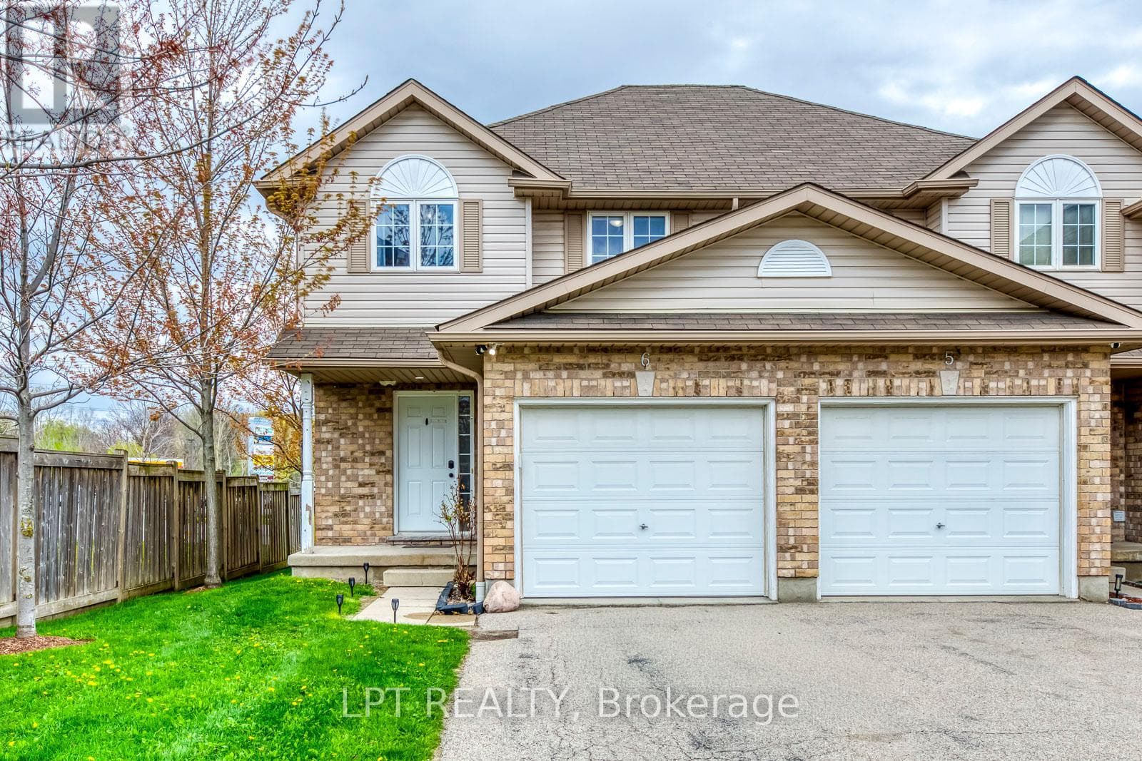 10 Fallowfield Drive Unit 6, Kitchener, Ontario N2C0A4